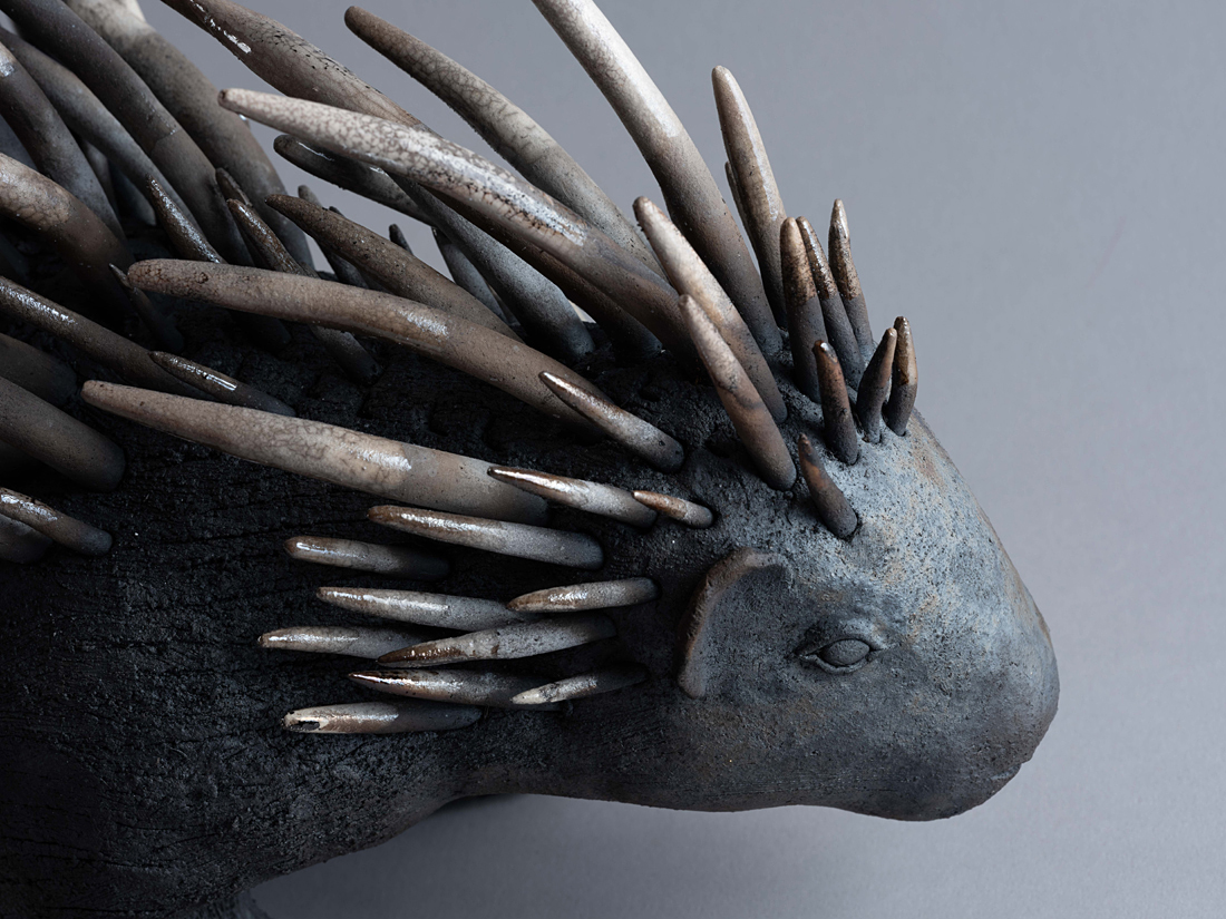 Animal modelé en grès cuisson Raku