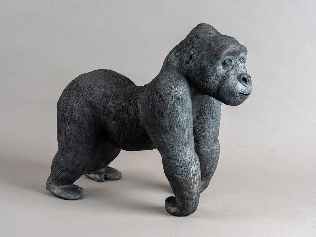 Sculpture en grès enfumée.