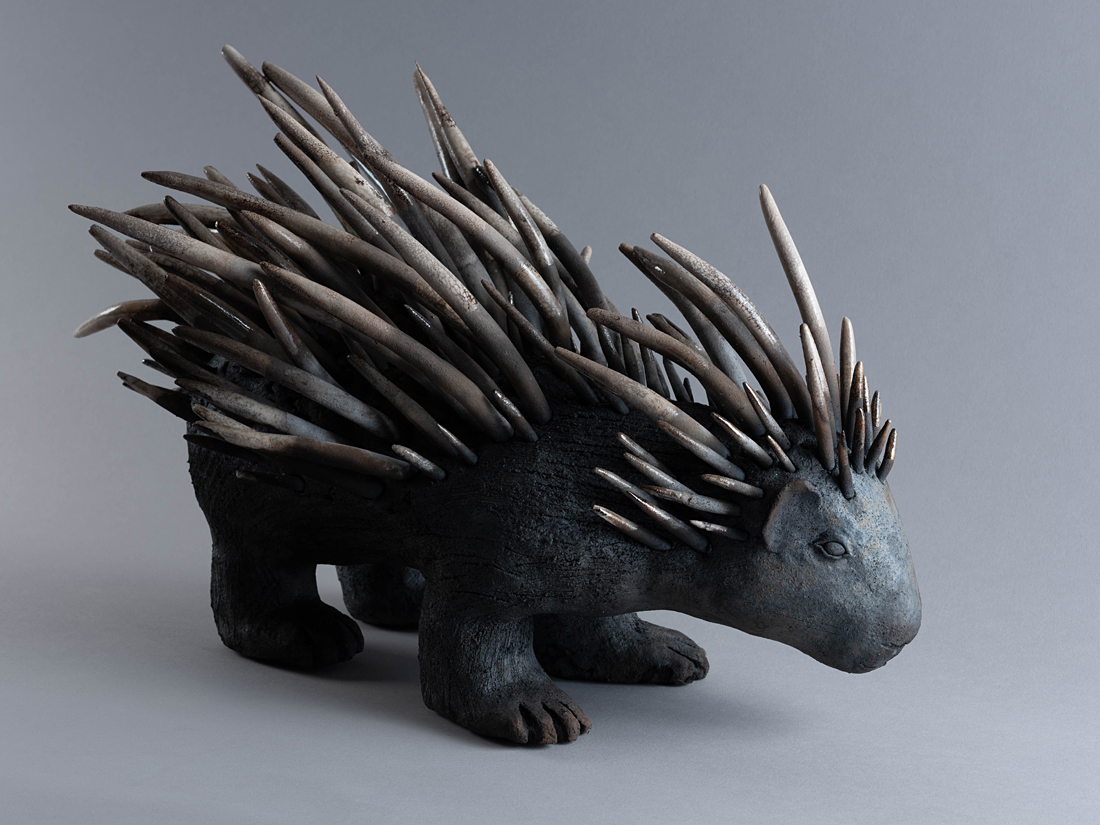 Animal modelé en grès cuisson Raku